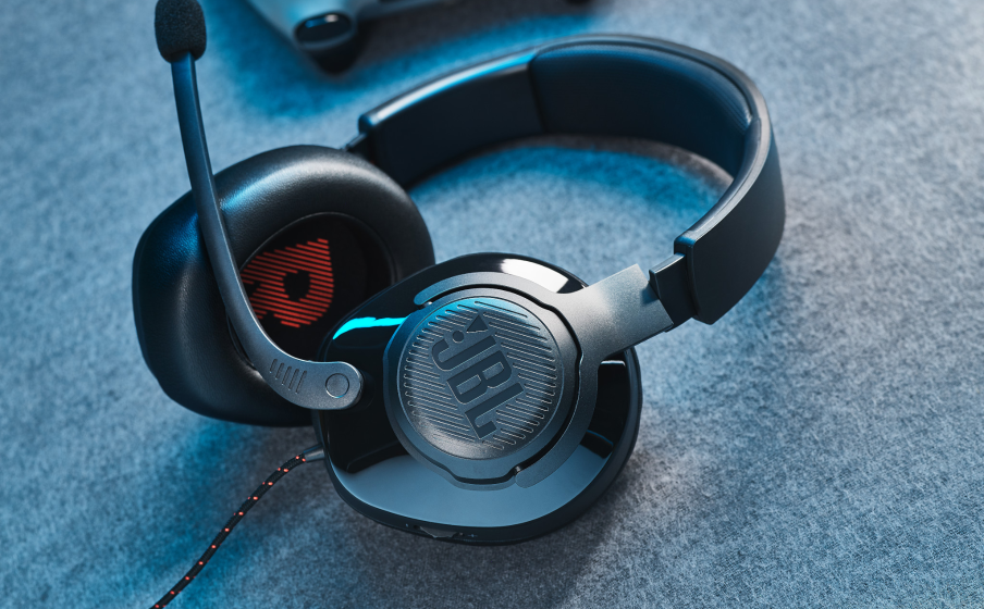 JBL Quantum 300 Be at the center of the game with JBL QuantumSOUND Signature - Image
