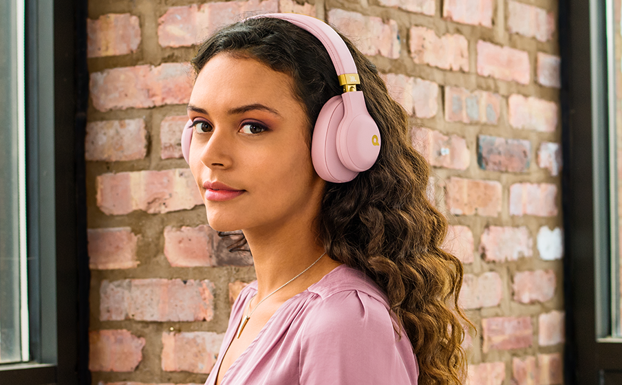 JBL E55BT Quincy Edition Wireless over ear headphones with Quincy s signature sound