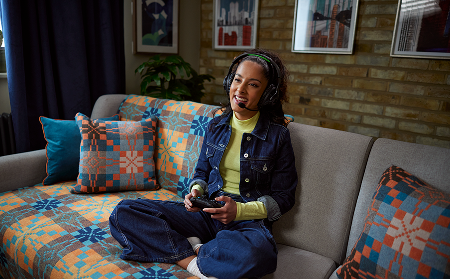 JBL Quantum 360X Wireless for XBOX Make your voice heard—or not—with a detachable boom mic with mute feature - Image