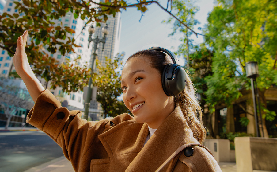 JBL Tour One | Wireless over-ear noise cancelling headphones JBL Tour One | Wireless over-ear noise cancelling headphones