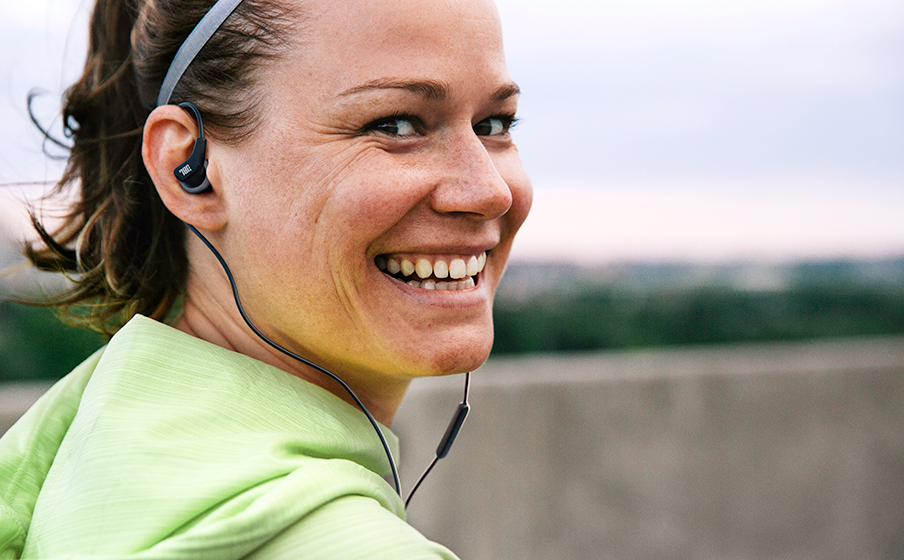 JBL Endurance Run 3 USB-C FlipHook™ technology for versatile wearing style - Image