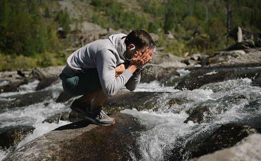 JBL Endurance Peak 4 lifestyle02 white - JBL Endurance Peak 4