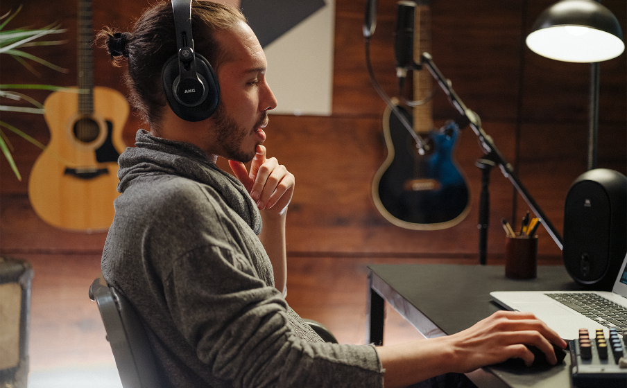 K371 Over ear closed back foldable studio headphones