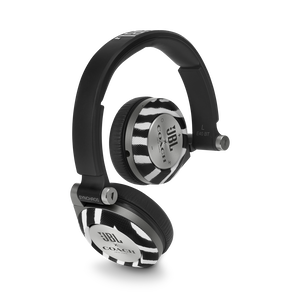 JBL_E40_ZEB_001_dvHAMaster.png