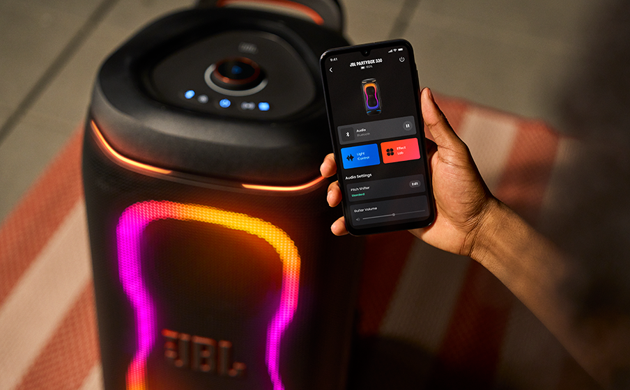 JBL PartyBox 330 adaptivni futuristički svjetlosni show