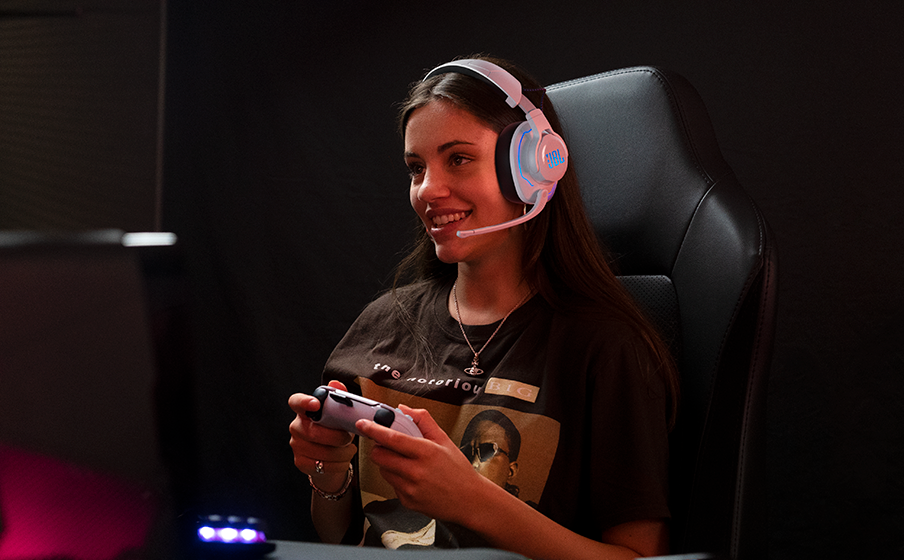 JBL Quantum 910P Console Wireless Be at the center of the game with Hi-Res certified JBL QuantumSOUND Signature - Image