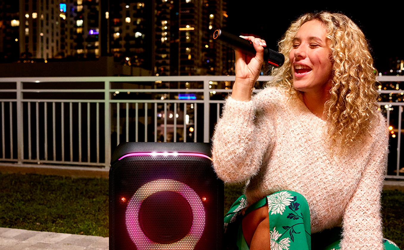 JBL_Partybox_wireless_Mic_Lifestyle_01_1605x1605px.png (1356×840)