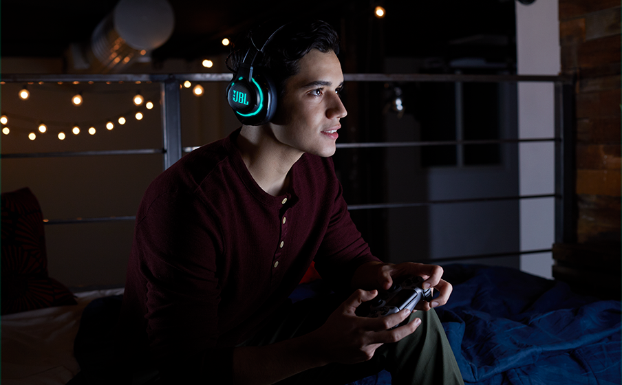 JBL Quantum 800 Be at the center of the game with Hi-Res certified JBL QuantumSOUND Signature - Image