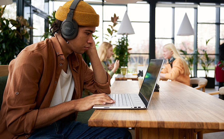 JBL TUNE 770 NC ワイヤレスヘッドフォン ブラック JBL Tune 670NC - Adaptive Noise Cancelling, Pure Bass Sound