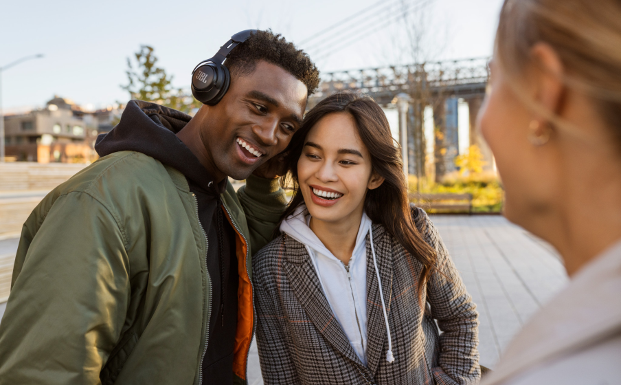 JBL Club 700BT Comfortable on-ear fit - Image