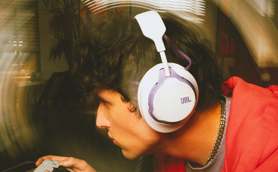 Jbl quantum 650 udobne brezžične slušalke za dolge gaming seanse