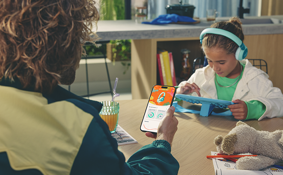 JBL Junior 320BT Parental Control with Customizable Volume & Playtime - Image