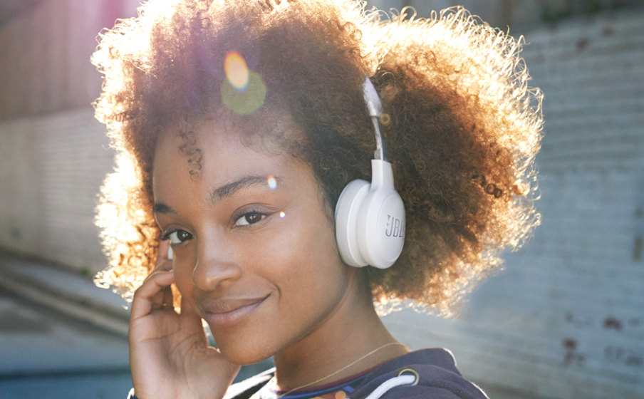 JBL LIVE 400BT Get help from your Voice Assistant - Image