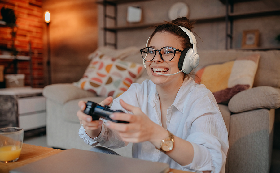 JBL Quantum 360P Console Wireless Make your voice heard—or not—with a detachable boom mic with mute feature - Image