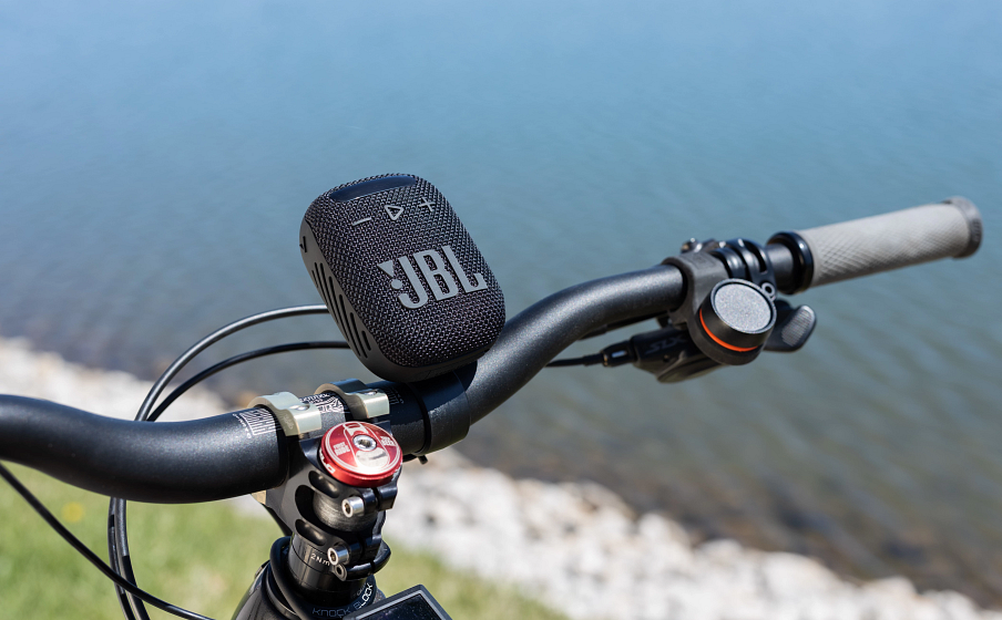JBL Wind 3 FM Bluetooth Handlebar Speaker (Red) : JBL WIND3S Slim Handlebar Bluetooth Speaker : Electronics