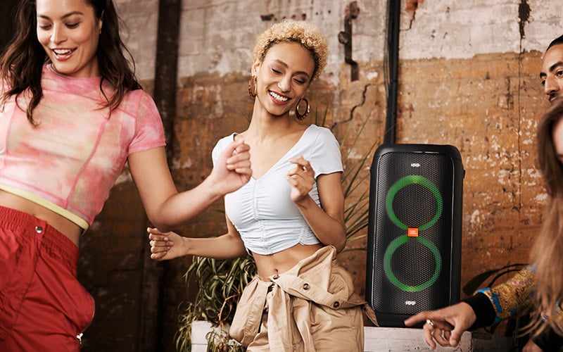 
Stream seamlessly with Bluetooth